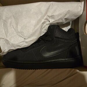 Nike Court Borough Mid